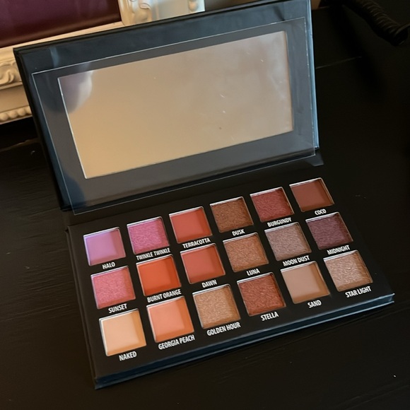 KAB Day and Night Pallette - Picture 3 of 4